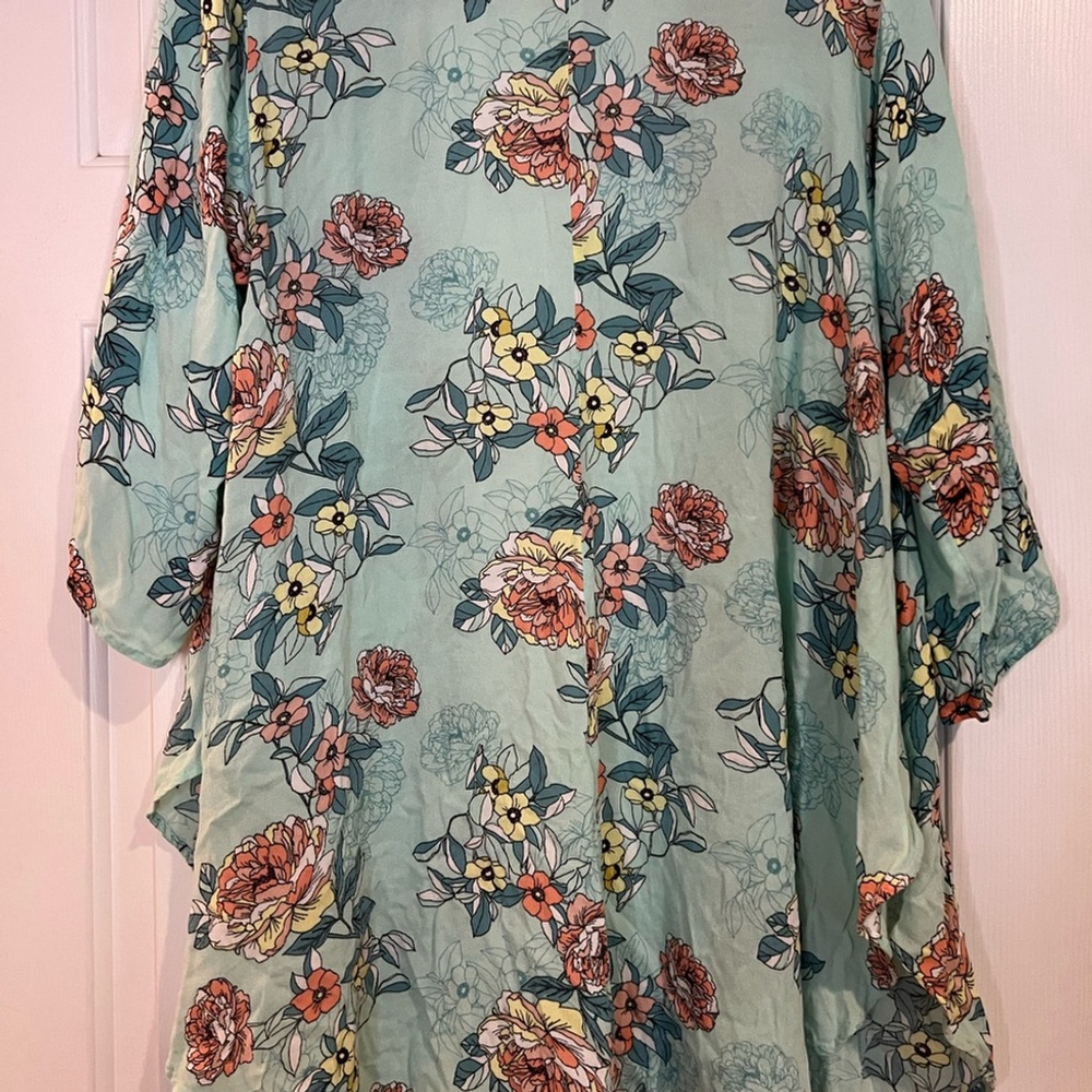 Torrid Crepe Floral Kimono Shirtall Cardigan - Picture 5 of 5